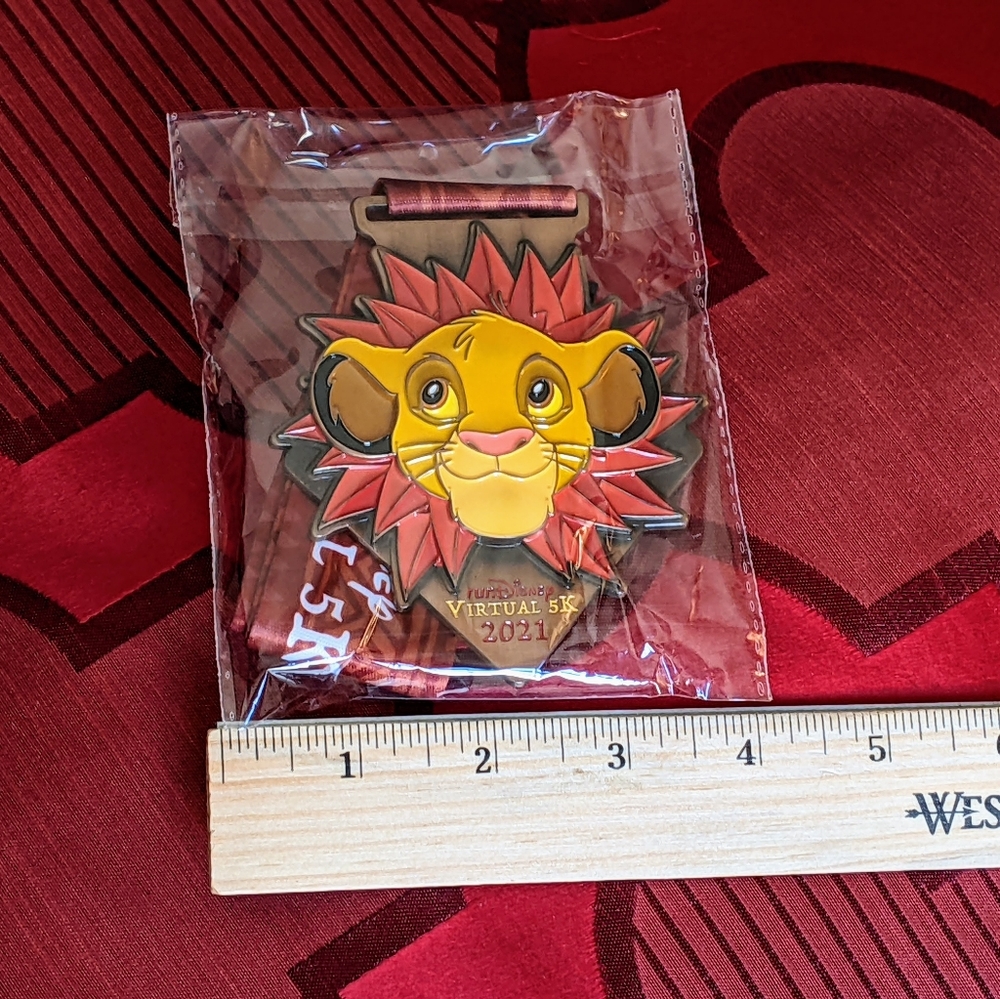 NWOT/NIB Lion King Award Medals and Pin Set, 2021 runDisney 5K Virtual Challenge - Picture 11 of 16